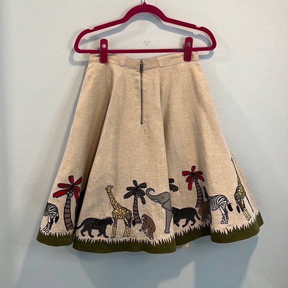 Alice + Olivia natural linen embroidered animals skirt 4 - Picture 4 of 4